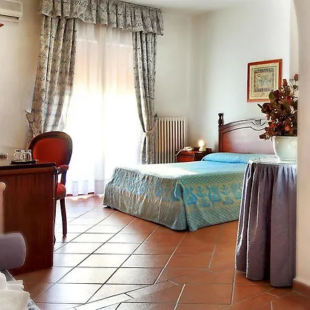 Colonna Palace Mediterraneo Szálloda 4*
