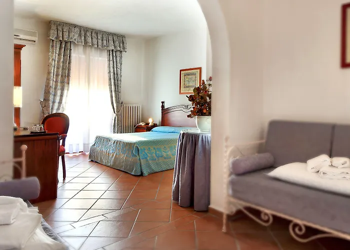 Отель Colonna Palace Mediterraneo Ольбия