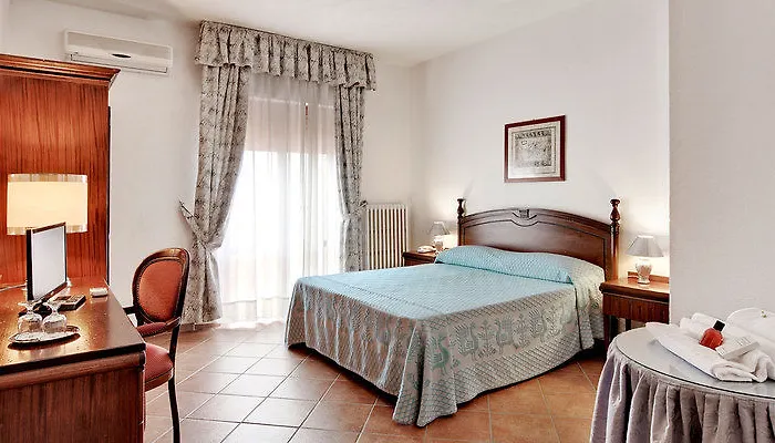 Отель Colonna Palace Mediterraneo Ольбия