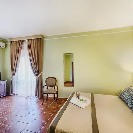Готель Colonna Palace Mediterraneo