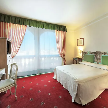 Colonna Palace Mediterraneo Hotel 4*