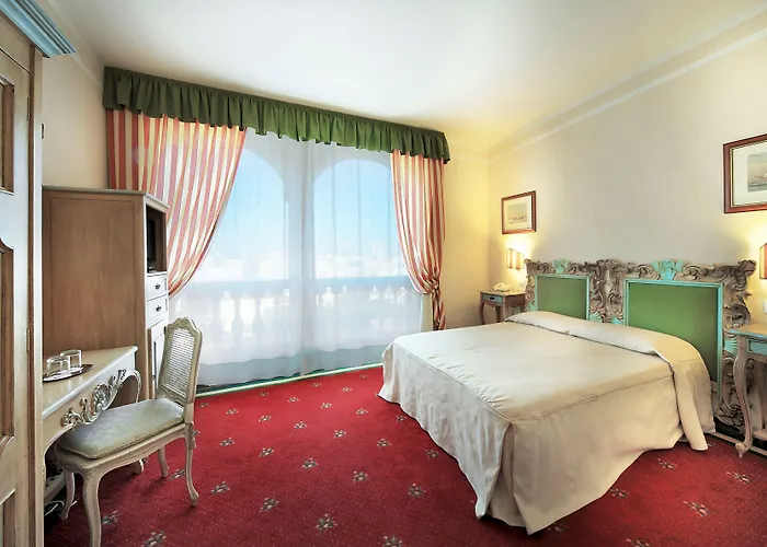 Colonna Palace Mediterraneo Hotel 4*