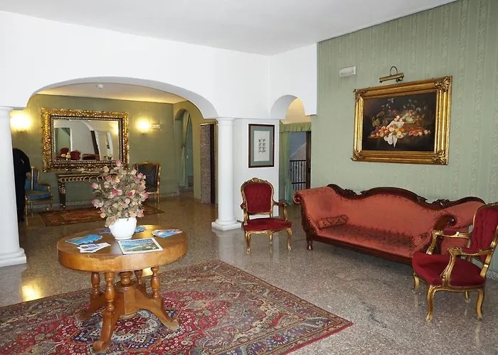 Hotel Colonna Palace Mediterraneo 4*